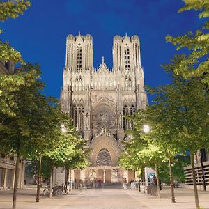 Le Coeur De Reims, La Mairie Et Le Boulingrin